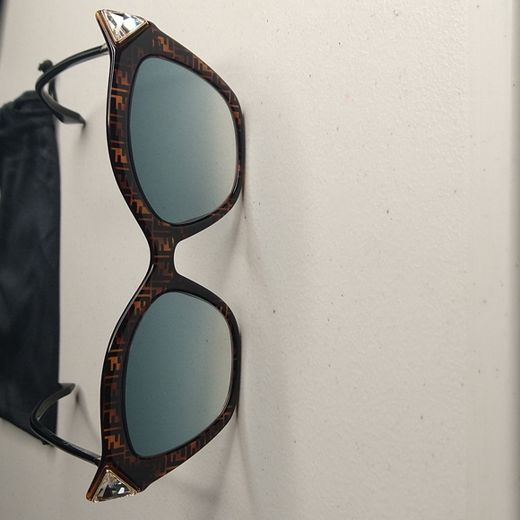 Fendi Accessories - Fendi Cat Eye Sunglasses